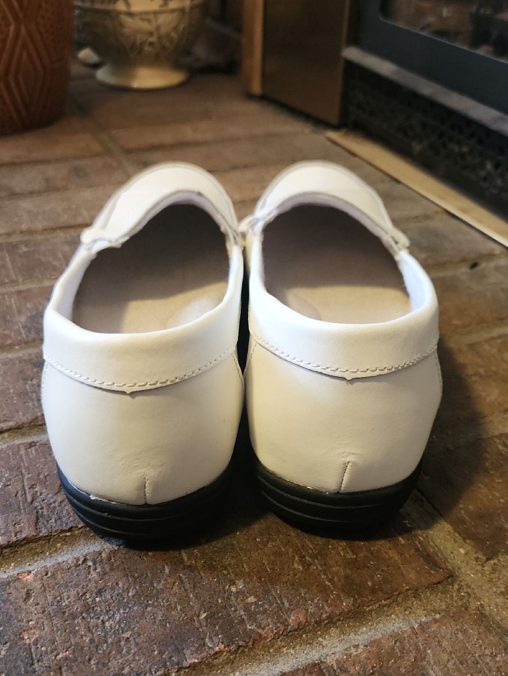 White Leather Womens Size 9 Loafers Dr Max Brand Slip On - Picture 3 of 11